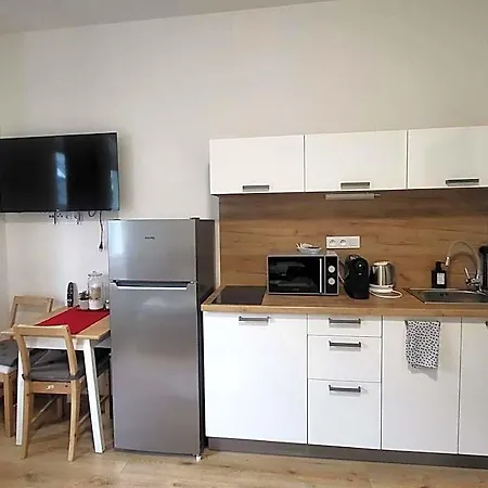 Hotel Apartma Elisa 4*